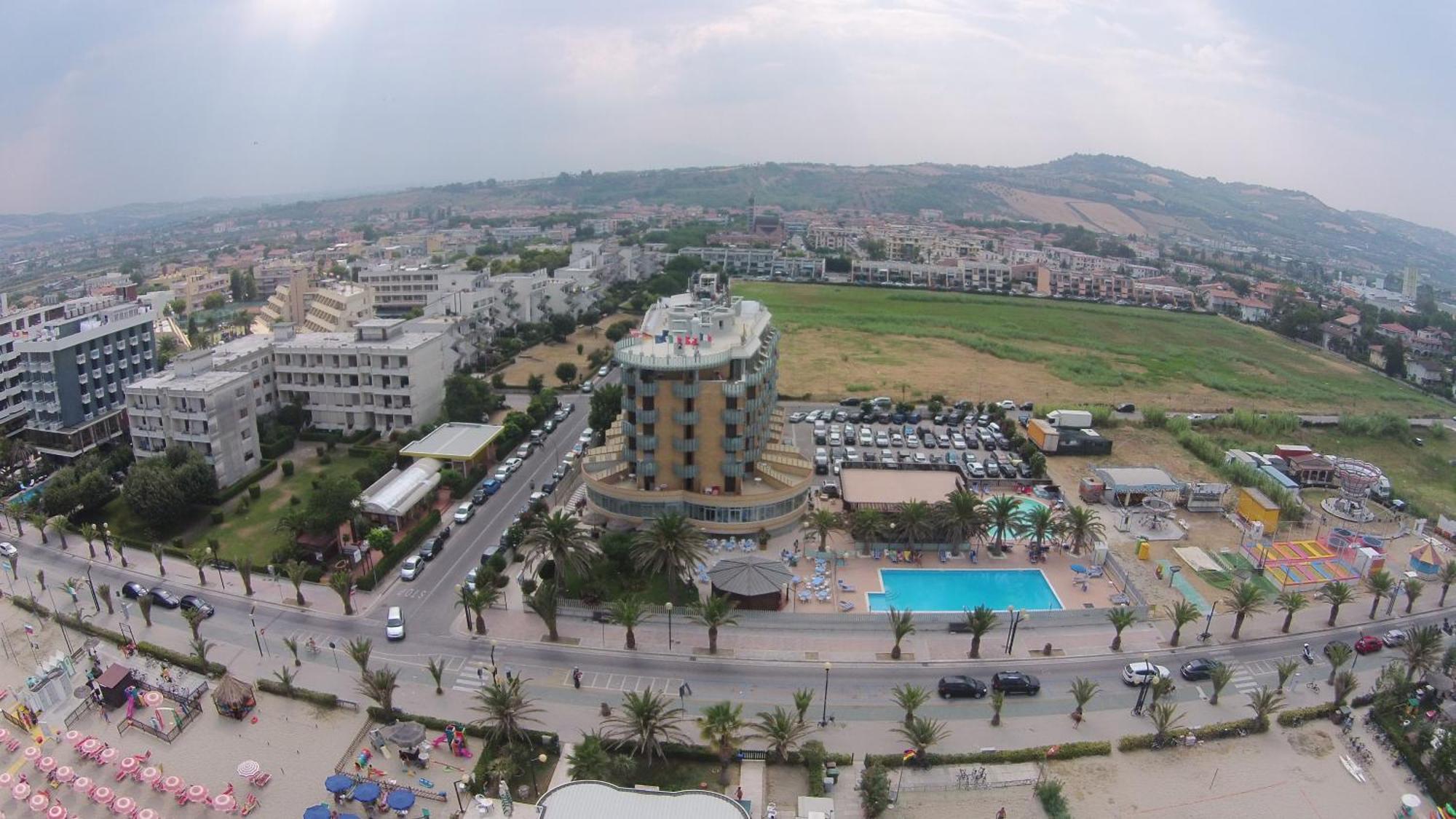 Hotel Maxim'S Martinsicuro Dış mekan fotoğraf